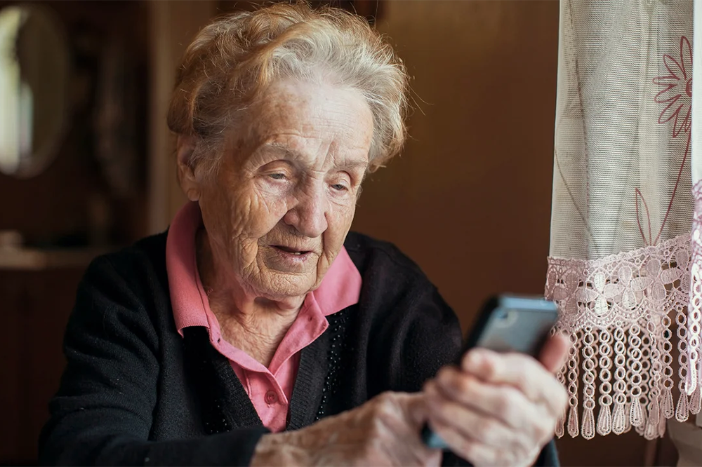 نقش اینترنت در بهبود کیفیت زندگی سالمندان