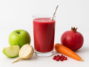 اسموتی قلب سرخ (سیب، هویج، چغندرقند و انار)