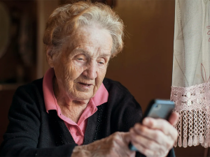 نقش اینترنت در بهبود کیفیت زندگی سالمندان