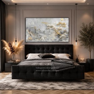 تابلو-دکوراتیو-افقی-طرح-درخت-شکوفه-و-ماه-طلایی-بالای-تخت-خواب-مشکی-در-اتاق-خواب-مدرن-با-نورپردازی-ملایم