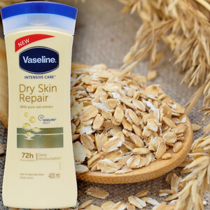 لوسیون بدن نرم و ترمیم کننده وازلین مدل Dry Skin Repair