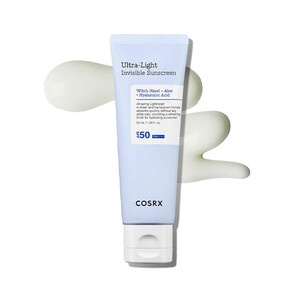 ضد آفتاب فوق سبک و بدون رنگ محافظ و آبرسان کوزارکس مدل Ultra-Light Invisible حجم 50 میل