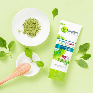 فوم شستشوی صورت پاک‌کننده عمیق گارنیه حاوی عصاره ماچا و سالیسیلیک اسید مدل Pure Active Matcha Deep Clean حجم 100 میل