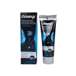 خمیر دندان سفید کننده فوری کلوز آپ مدل Diamond Attraction حاوی تکنولوژی Blue Light حجم ۷۵ میل