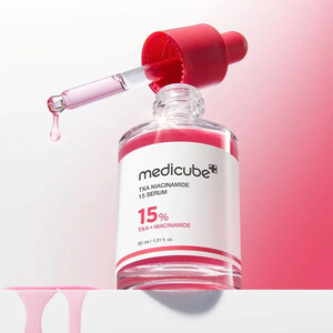 سرم جوانساز مدی‌کیوب مدل TXA Niacinamide با کپسول‌های شفاف‌کننده و ضد لک وزن ۵۵ گرم