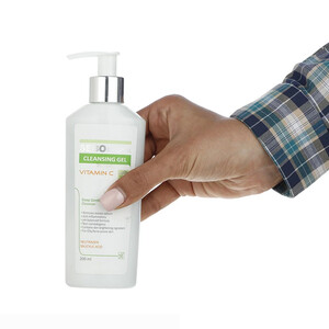 ژل شستشوی مای مدل Sebo Pharma با خاصیت کنترل‌کننده چربی و ضدجوش با ترکیبات تخصصی سبومین حجم ۲۰۰ میل