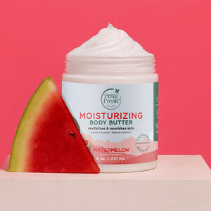 کره بدن آبرسان و مرطوب کننده پتال فرش مدل Moisturizing Watermelon  مناسب پوست های خشک و کم آب با رایحه هندوانه حجم 237ml