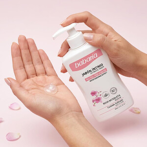 ژل بهداشتی بانوان باباریا مدل Rosa Mosqueta با خاصیت تنظیم pH و التیام‌بخش حجم 300ml