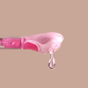 روغن لب فارماسی LIP OIL با اپلیکاتور مخصوص برای زدن تنها یا روی رژلب