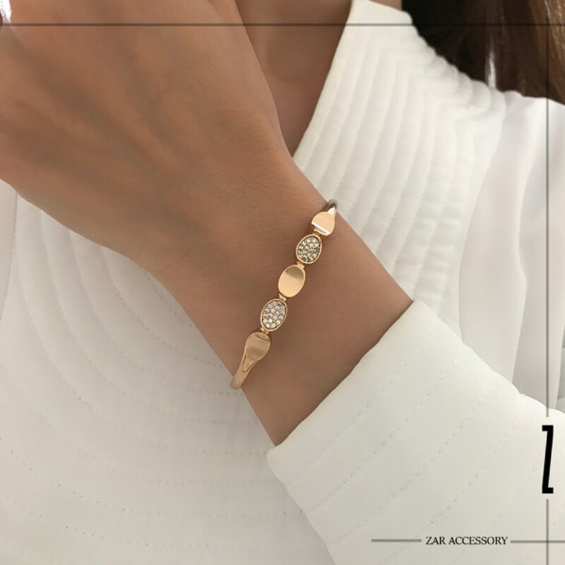 دستبند بنگل پولک بیضی آینه‌ای و نگینی