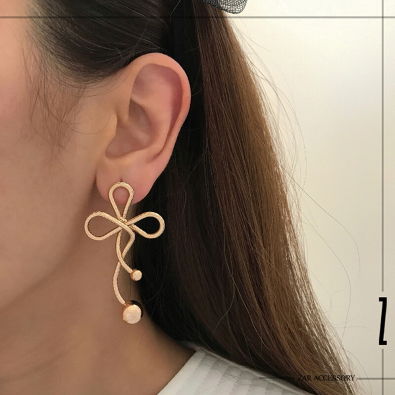 گوشواره گل میله‌ای گوی‌دار