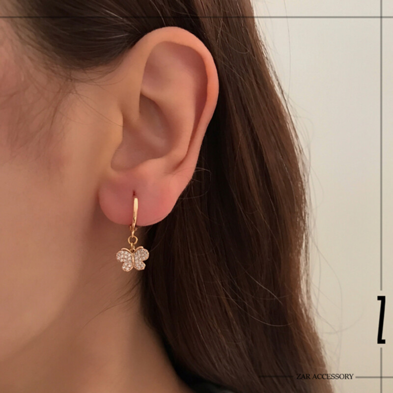 گوشواره زنانه حلقه‌ای آویز پروانه نگین‌دار