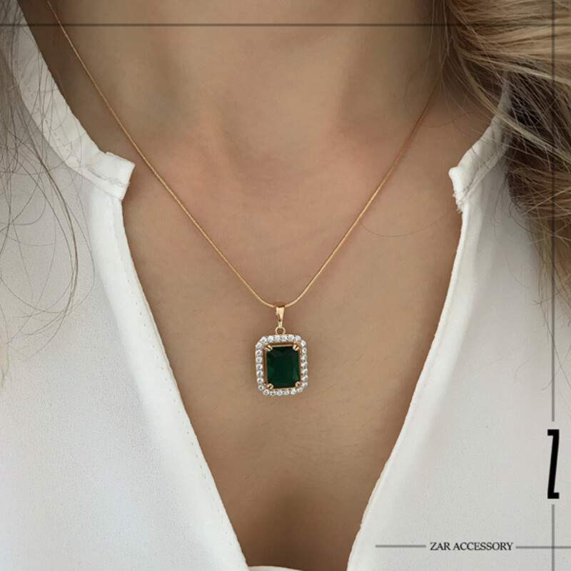 گردنبند زنانه زمردی دور نگین