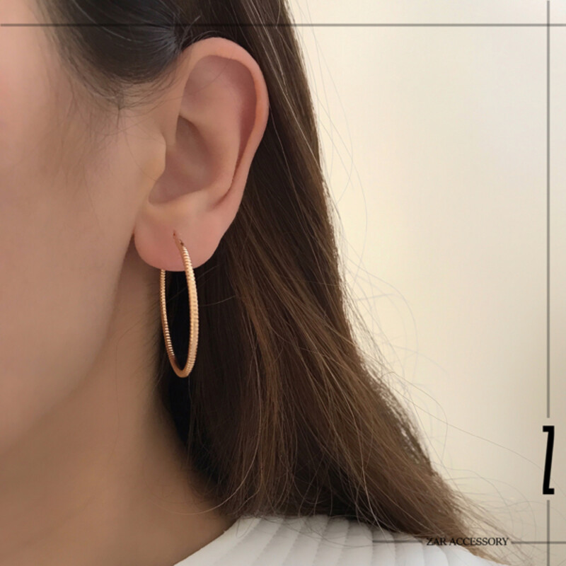 گوشواره زنانه حلقه‌ای تراش‌دار خطی