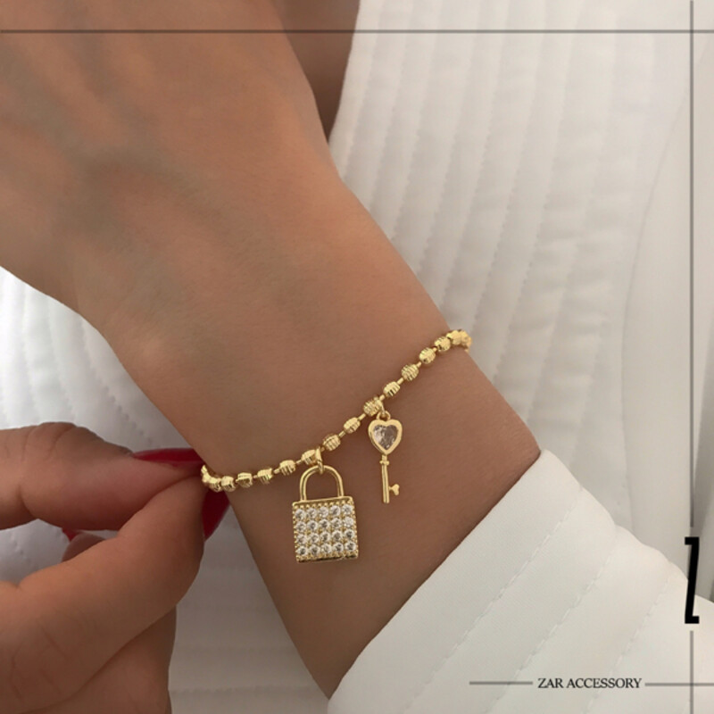 دستبند زنانه آویزدار البرنادو