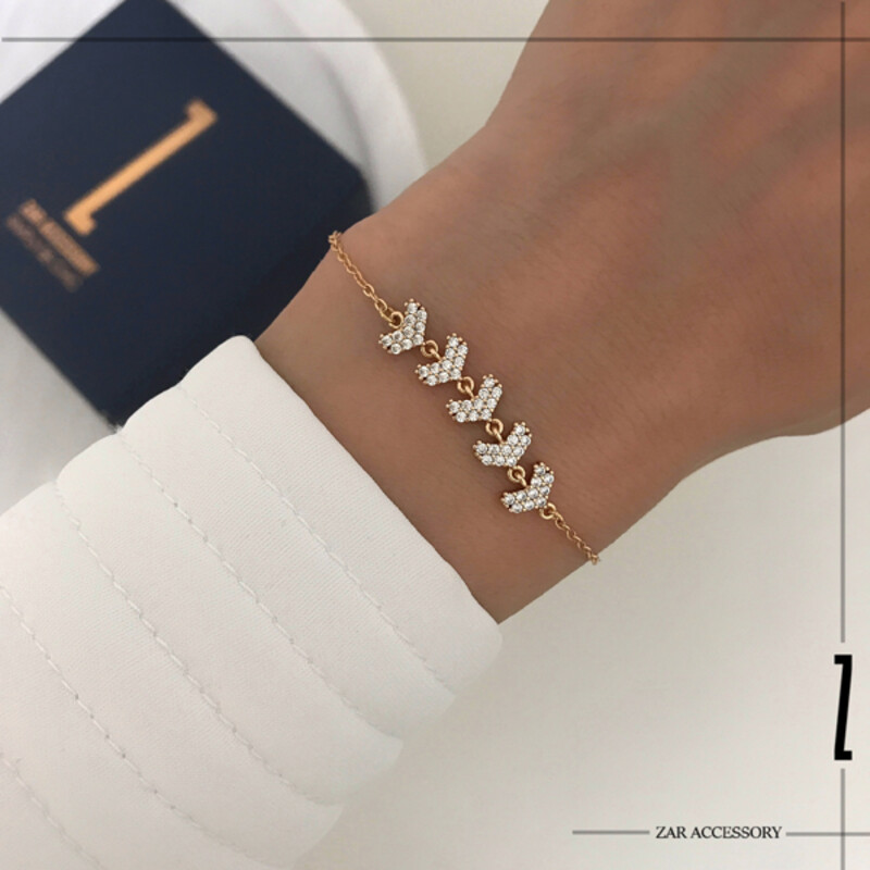 دستبند زنجیری قلبی نگین‌دار