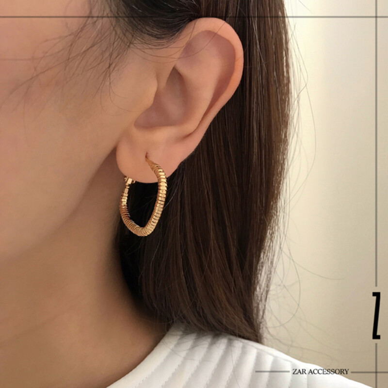 گوشواره حلقه‌ای مربعی امگا