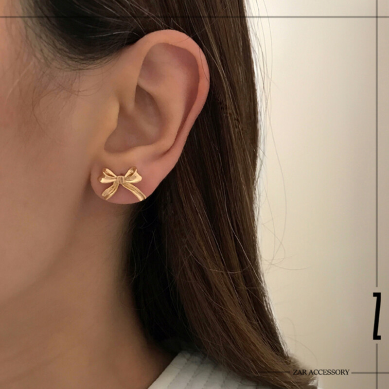 گوشواره میخی پاپیون آینه‌ای