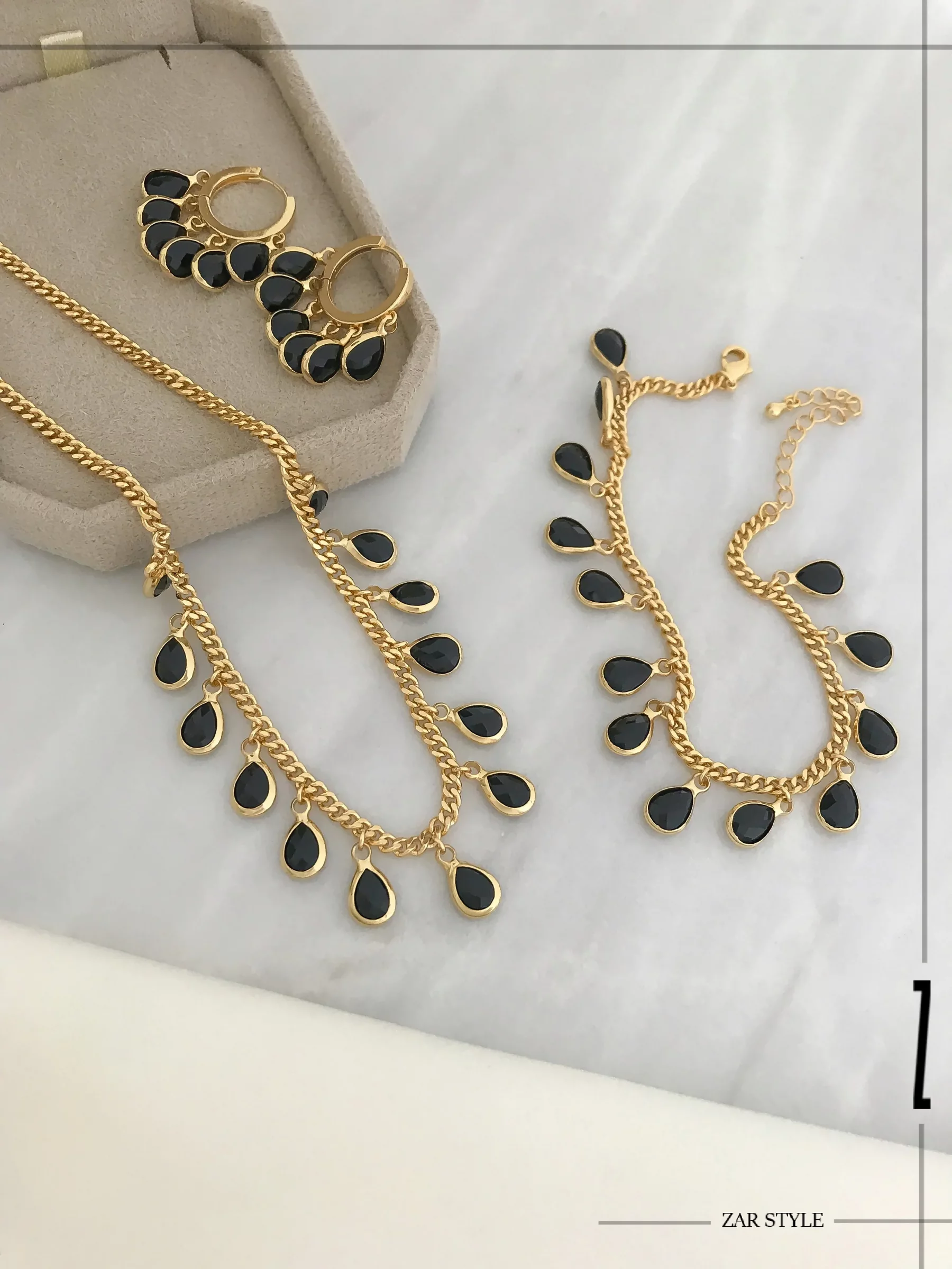 نیم‌ست آویز نگین اشکی مشکی