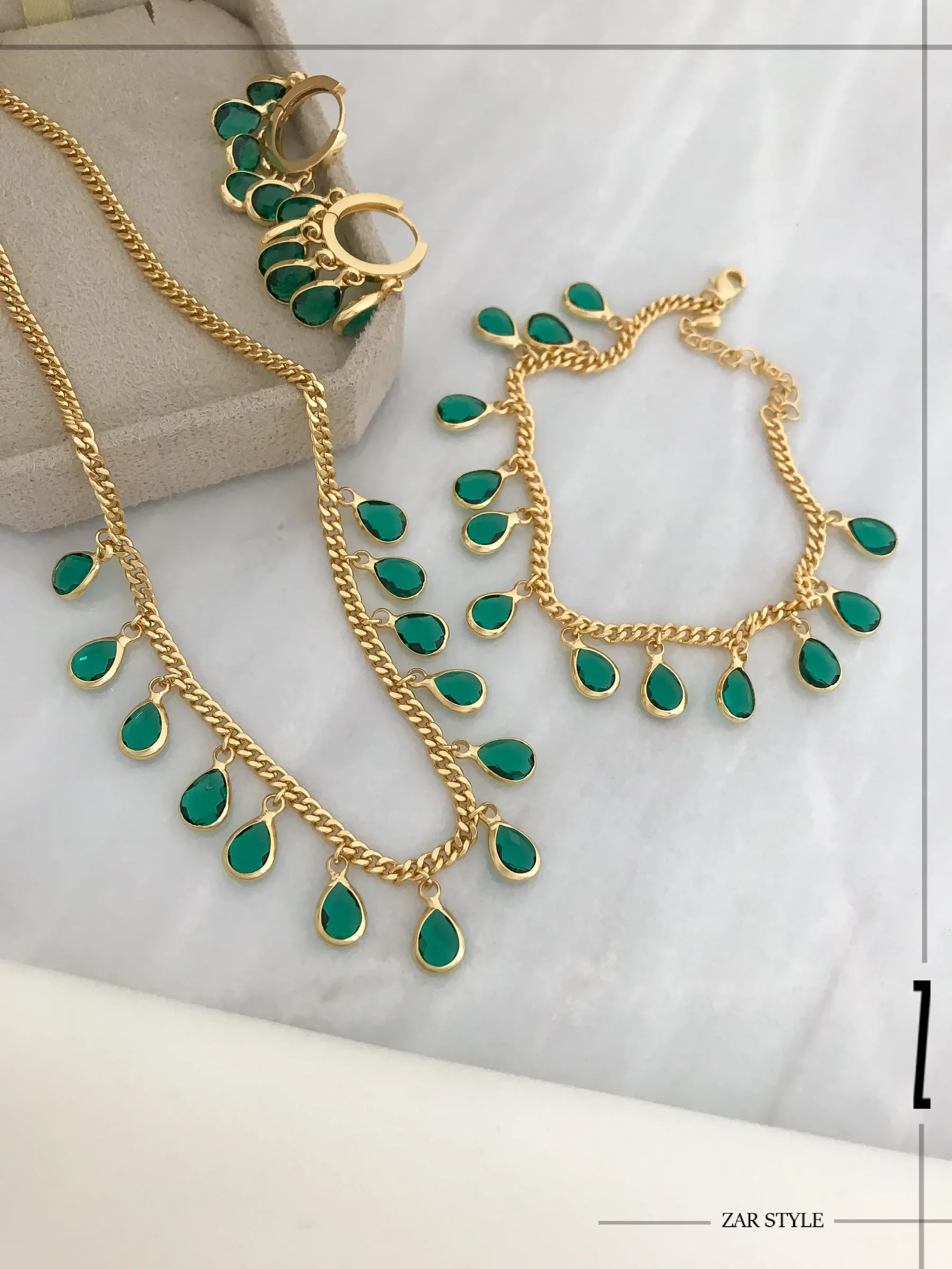 نیم‌ست آویز نگین اشکی سبز