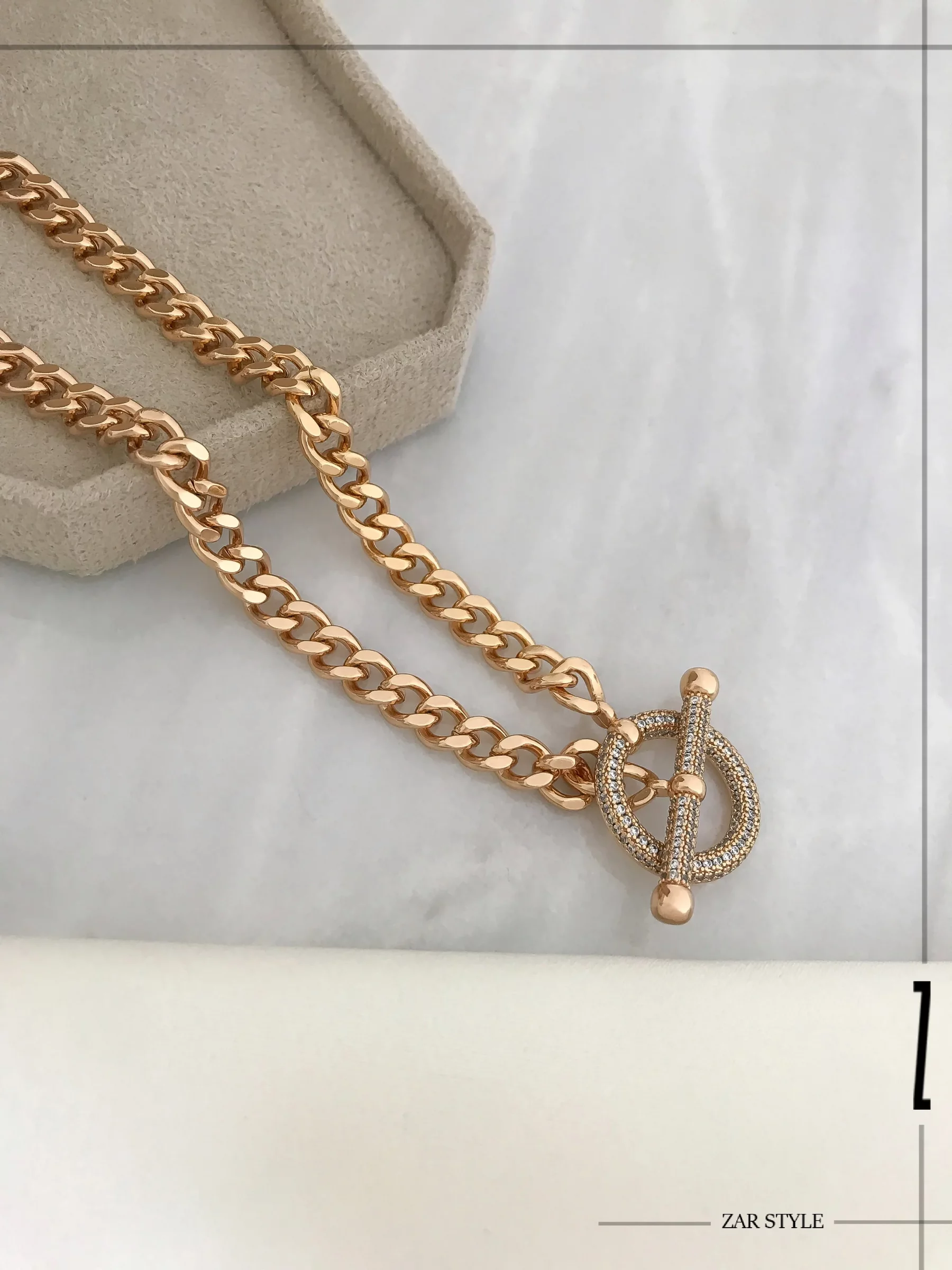 گردنبند کارتیه قفل تی نگین‌دار