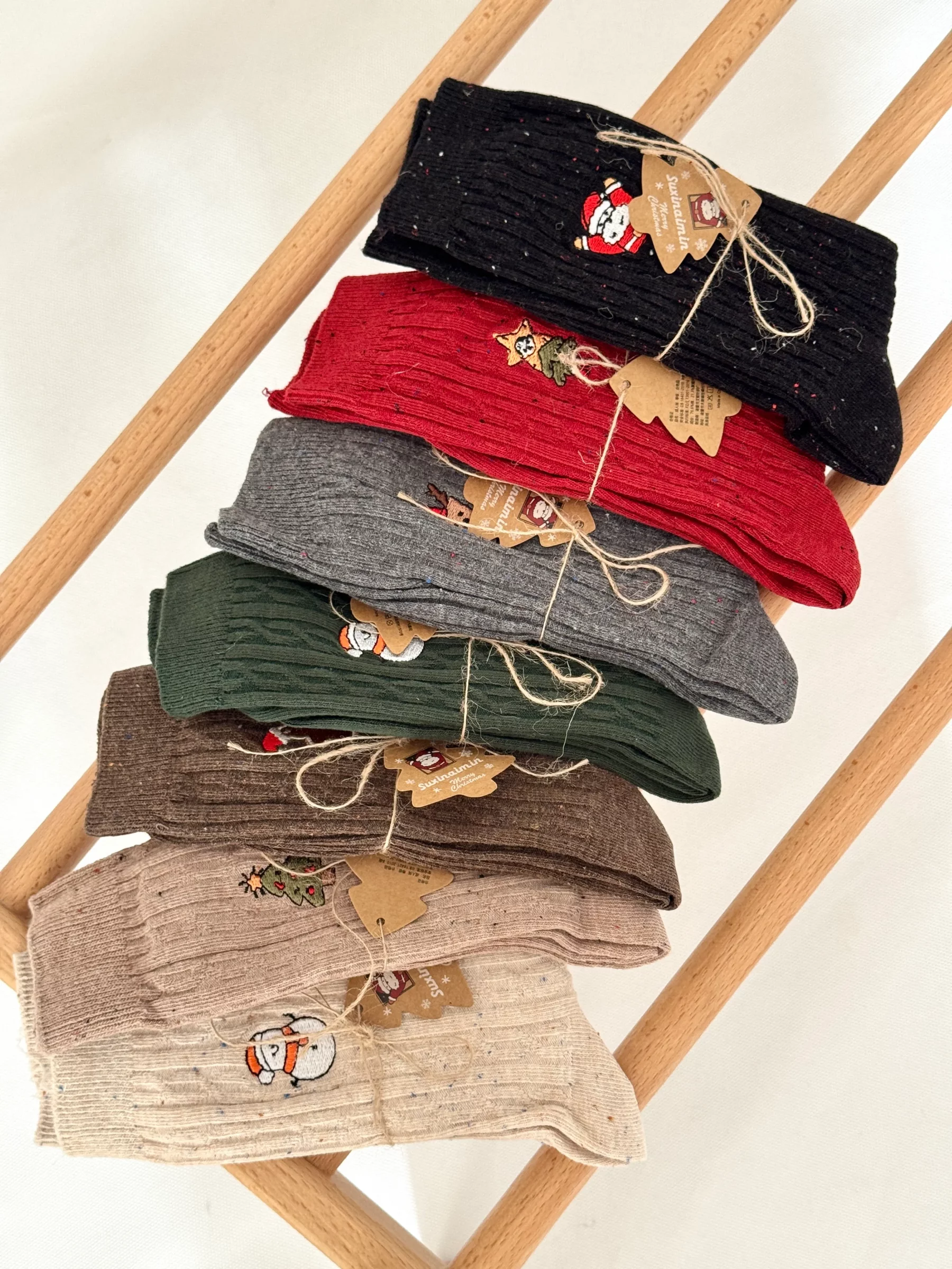 جوراب  ساق‌دار کریسمسی گلدوزی