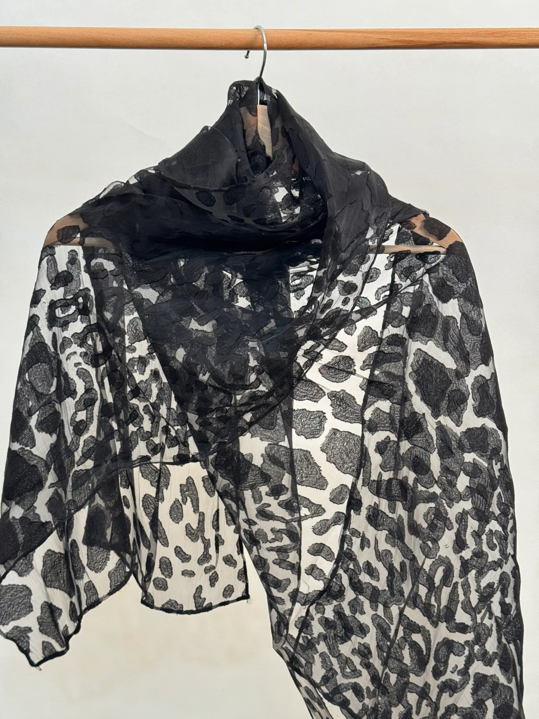 شال ویسکوز مشکی کد 6