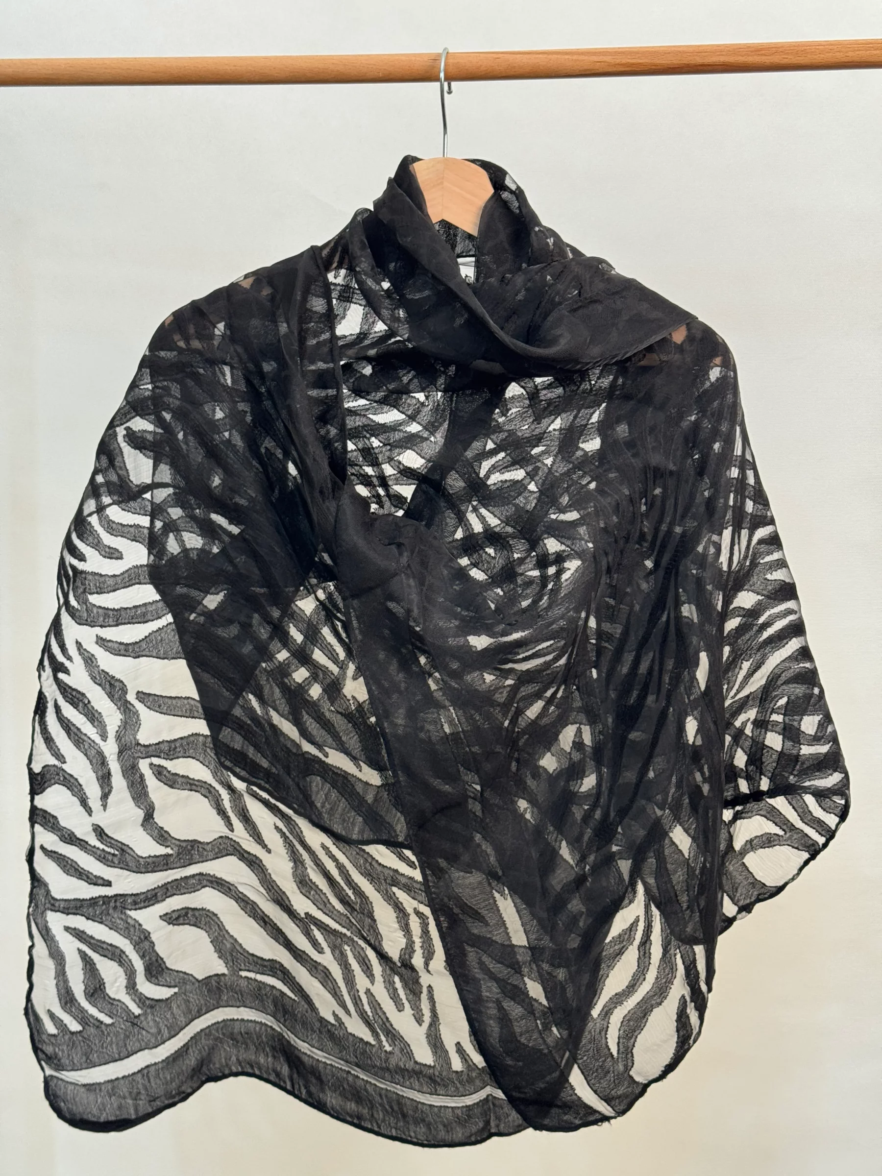 شال ویسکوز مشکی کد 8