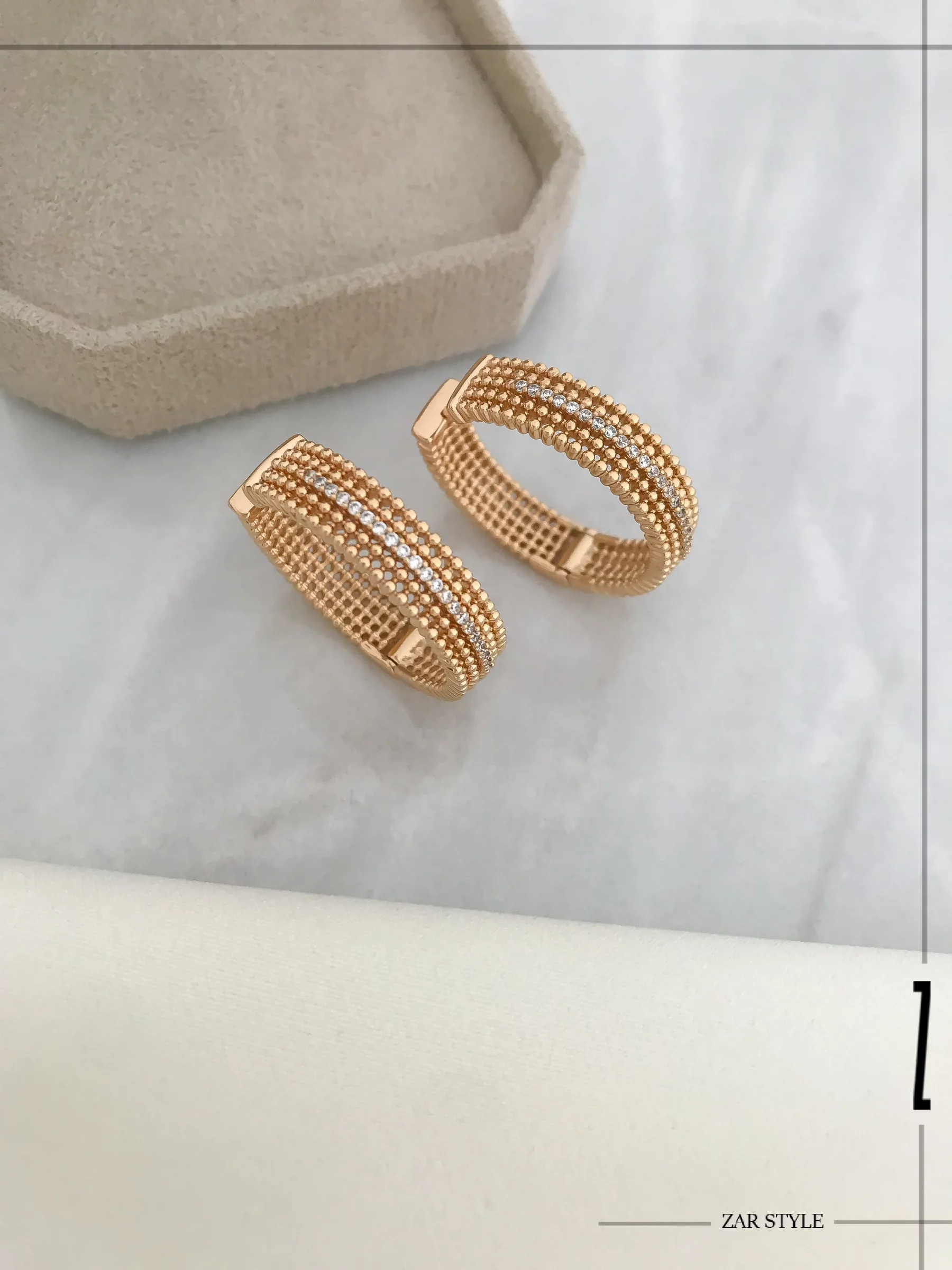 گوشواره حلقه‌ای گوی توری نگین‌دار