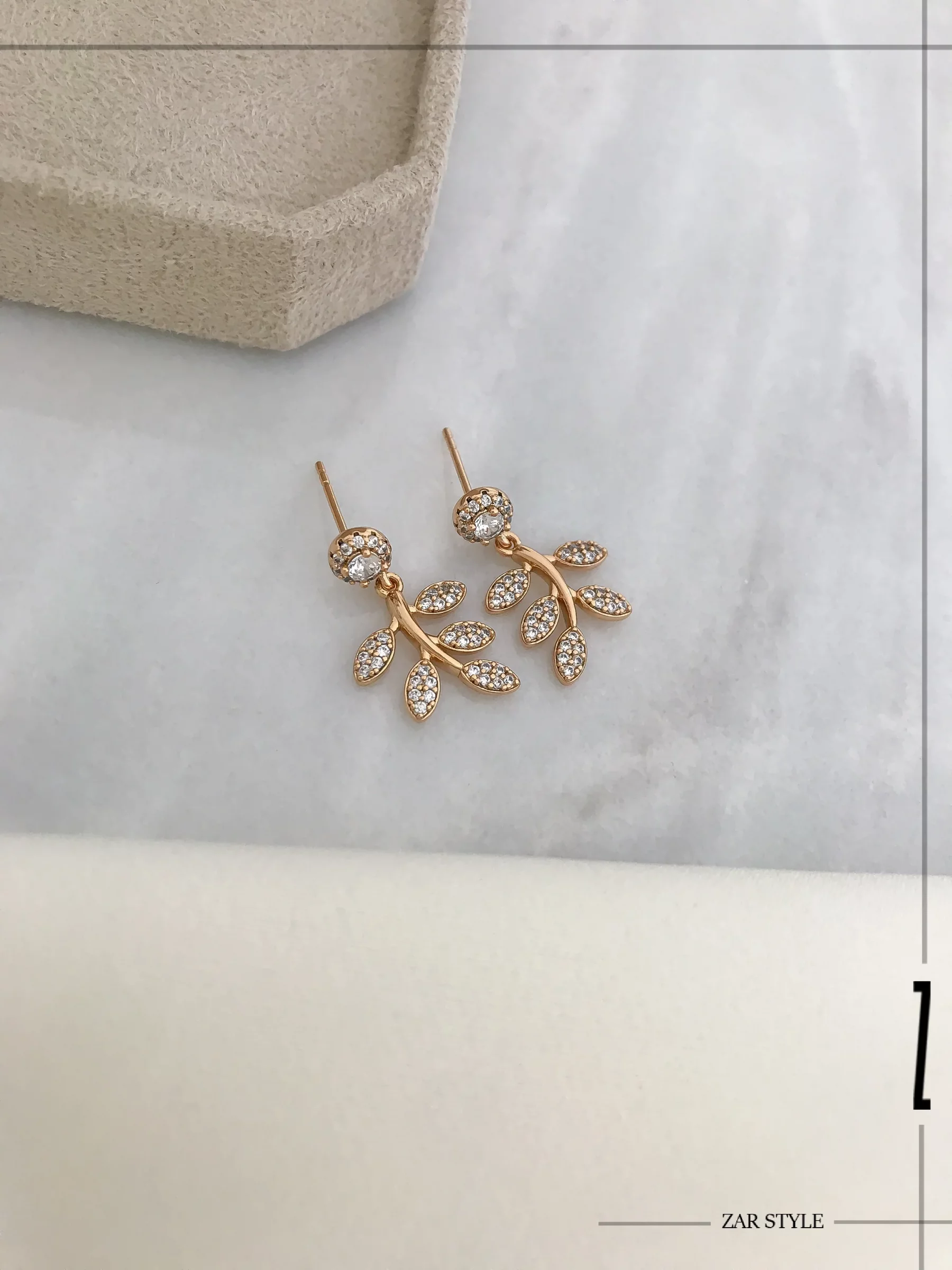 گوشواره آویزی شاخه و برگ نگین‌دار