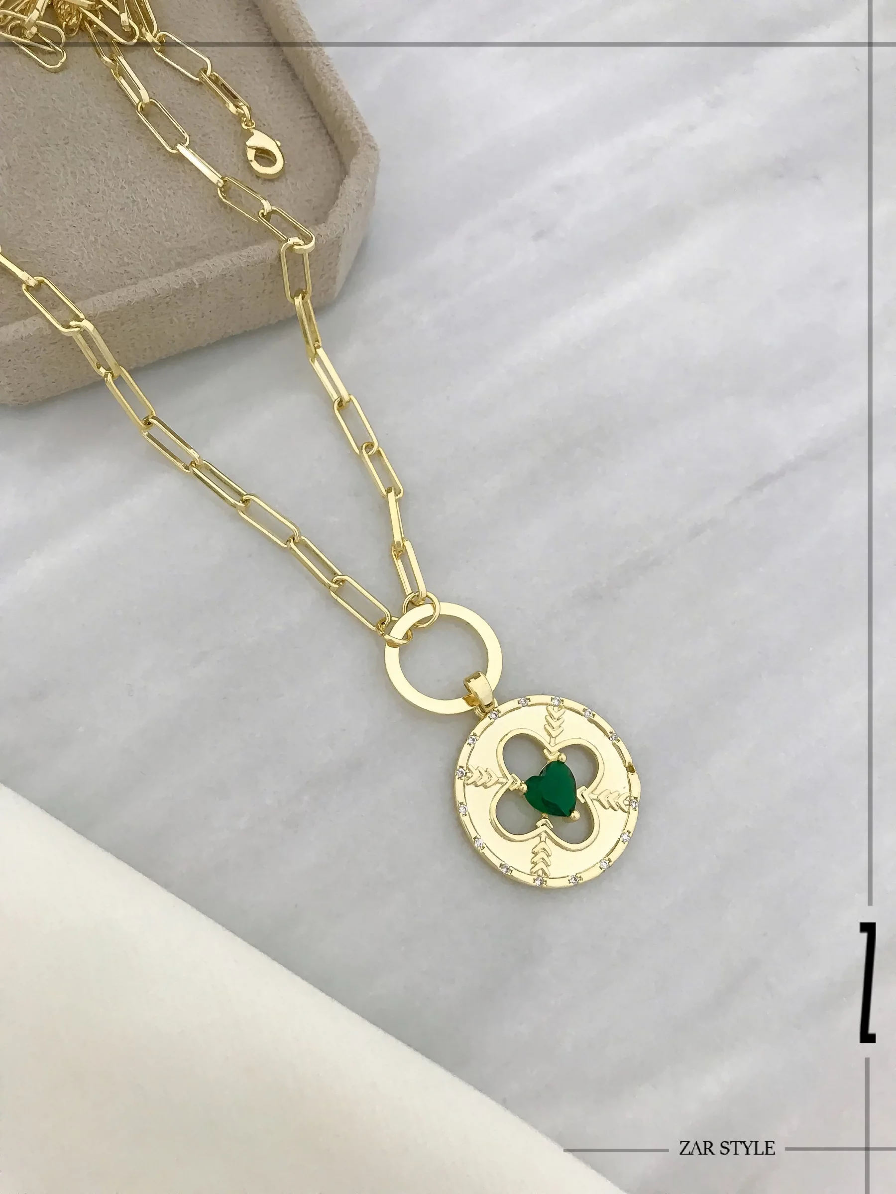 گردنبند تک قلب زمردی