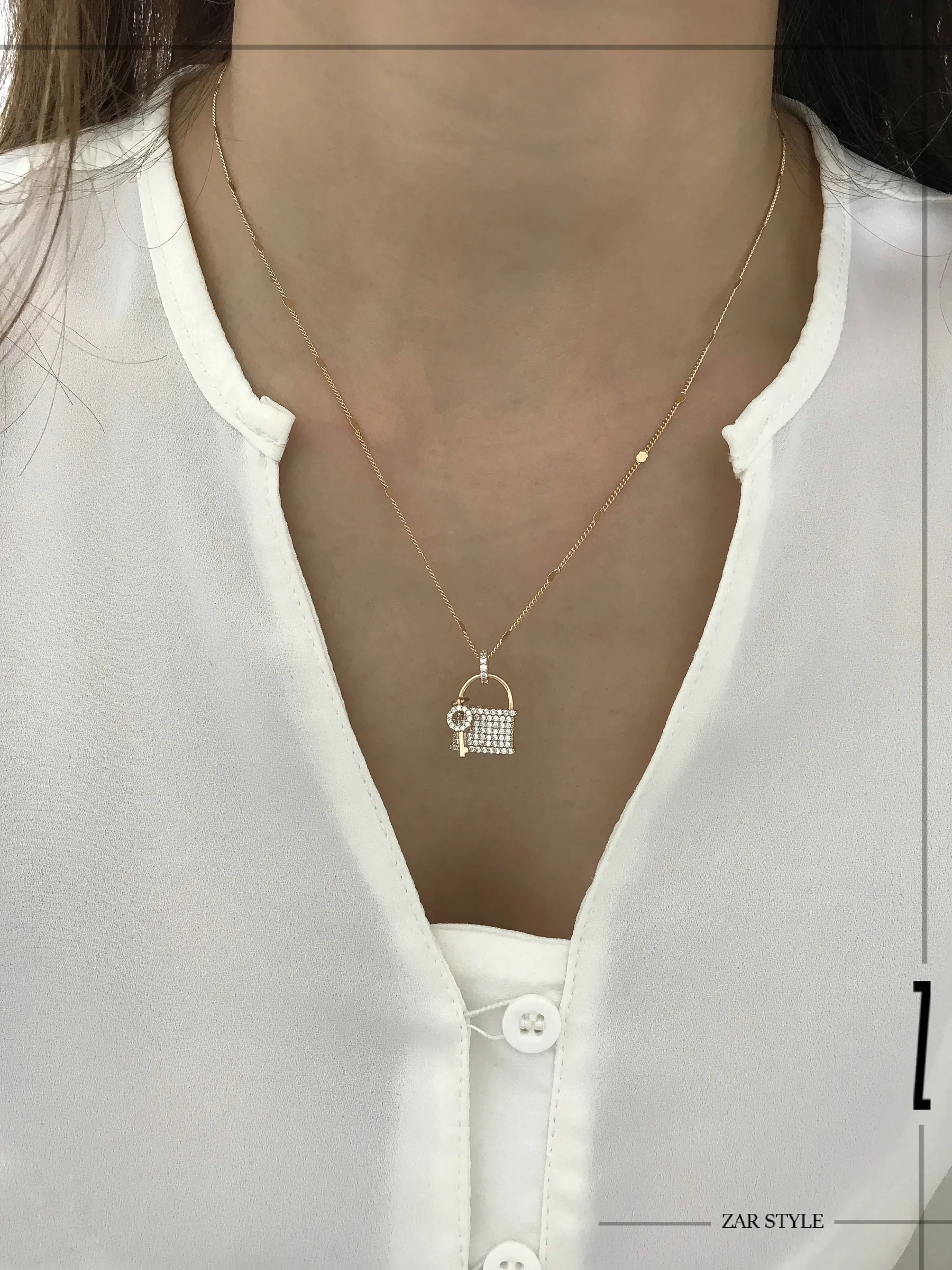 گردنبند قفل و کلید نگین‌دار زنجیر پولکی