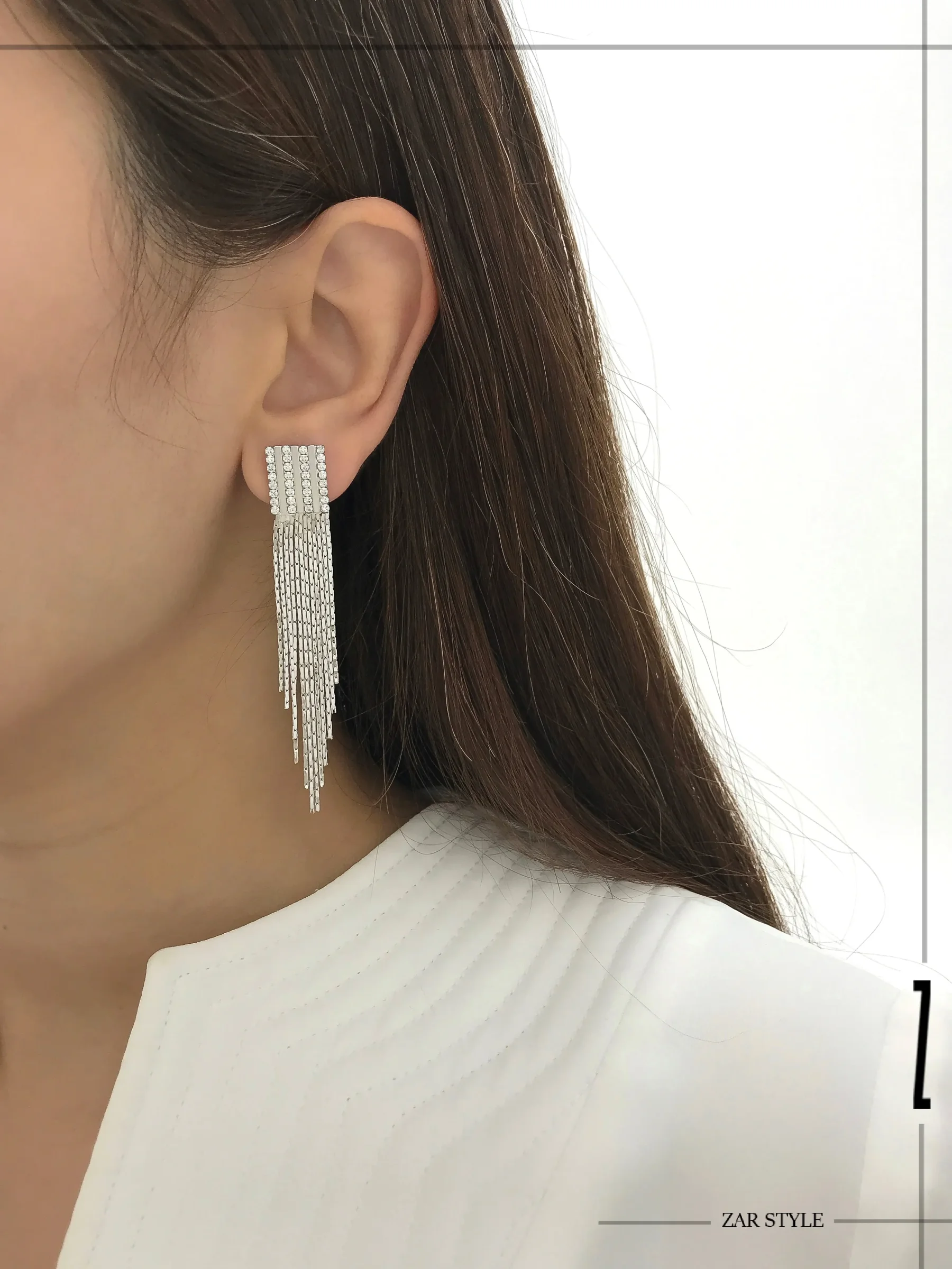 گوشواره آویزی زنجیری نگین‌دار