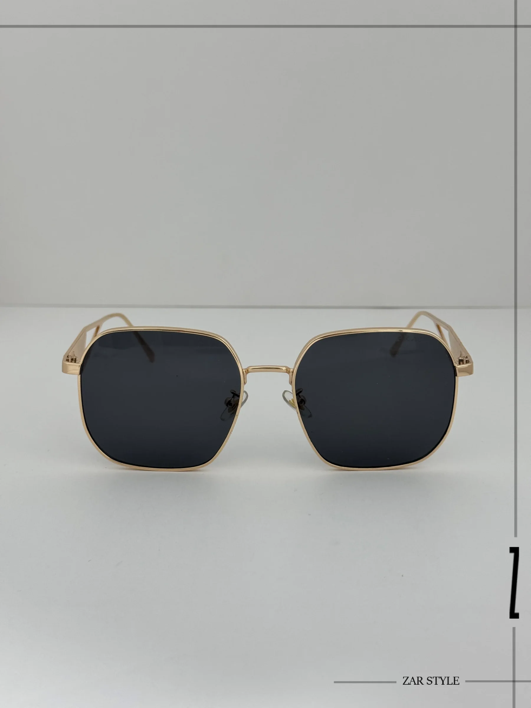 عینک آفتابی  پرادا فریم‌دار