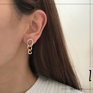 گوشواره کارتیه آویزی نگین‌دار