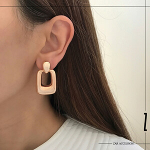 گوشواره ذوزنقه‌ای آینه‌ای