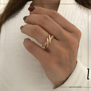 انگشتر پیچ و نگین