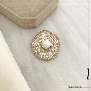 گل سینه گل مواج مرواریدی