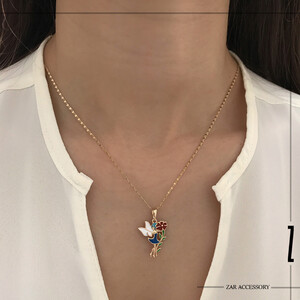 گردنبند میناکاری دخترک و گل