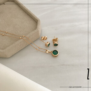 نیم‌ست تک نگین زمرد