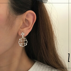 گوشواره حلقه گل نگین‌دار