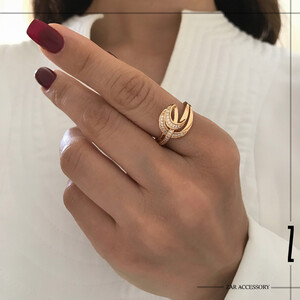 انگشتر پیچ نگین‌دار