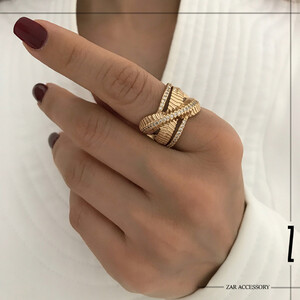 انگشتر کراس هرینگبون نگین‌دار