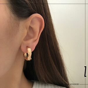 گوشواره حلقه‌ای دفرمه بادکنکی