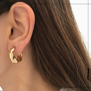 گوشواره حلقه‌ای دفرمه بادکنکی