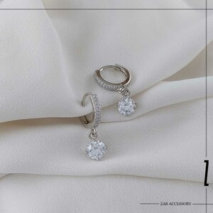 گوشواره زنانه حلقه‌ای تک نگین آویز