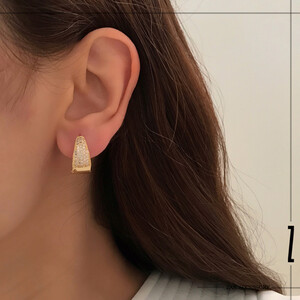 گوشواره زنانه یو نگین‌دار