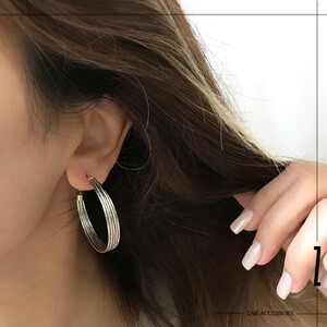 گوشواره زنانه حلقه‌ای مولتی لاین