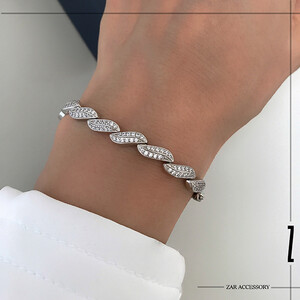 دستبند زنانه برگ نگین‌دار