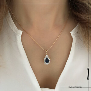 گردنبند زنانه نگین سورمه‌ای اشکی دور نگین